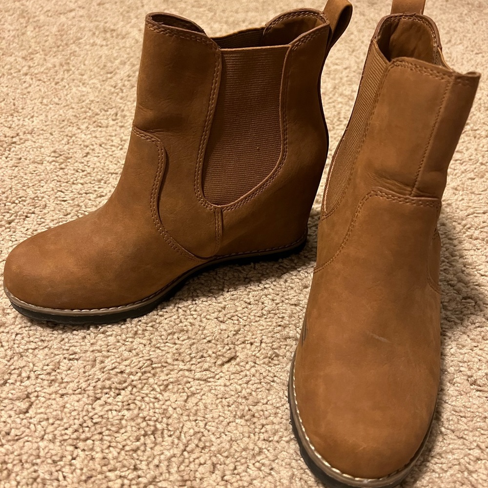 Ankle wedged bootie